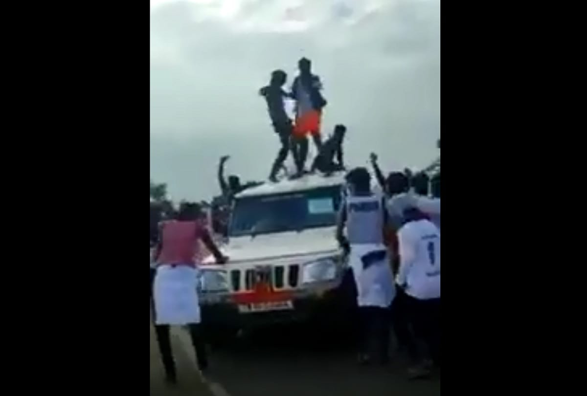 Tamil Nadu : Youth dances on top of police car at Thevar Jayanti celebrations, watch viral video