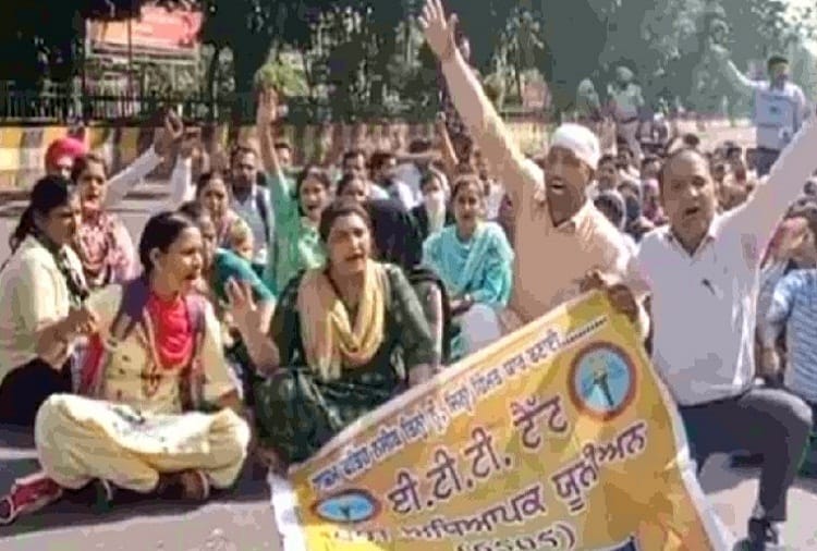teachers oppose Chief Minister for their demands in jalandhar