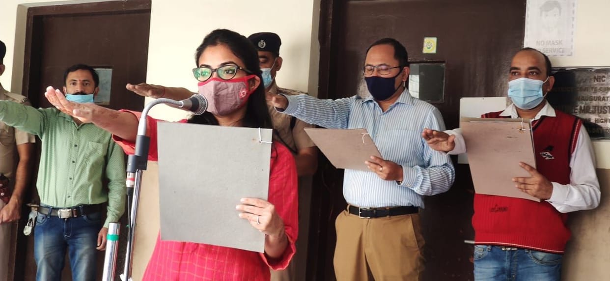 DC administered the oath of national unity to the officers and employees