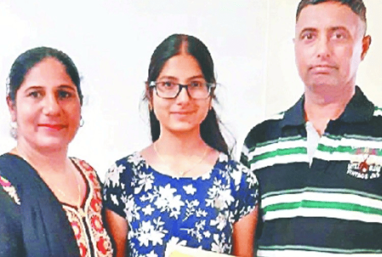 daughter of Kapurthala of Punjab Gurjeet Kaur received the honor by becoming a topper In Rome