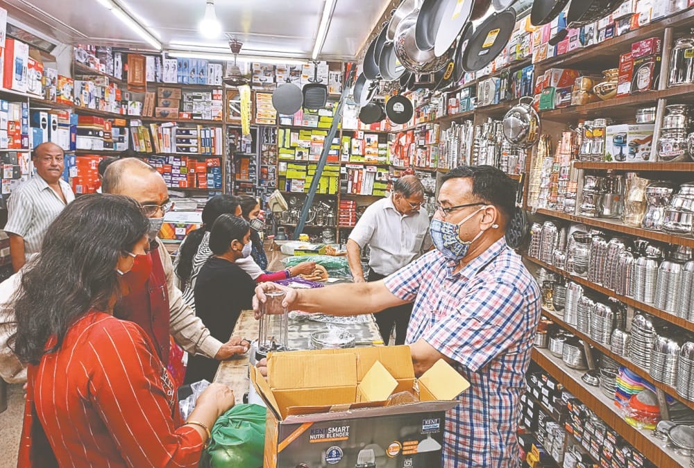 Dhanteras 2021: Crowd in Uttarakhand Market for Shopping photos