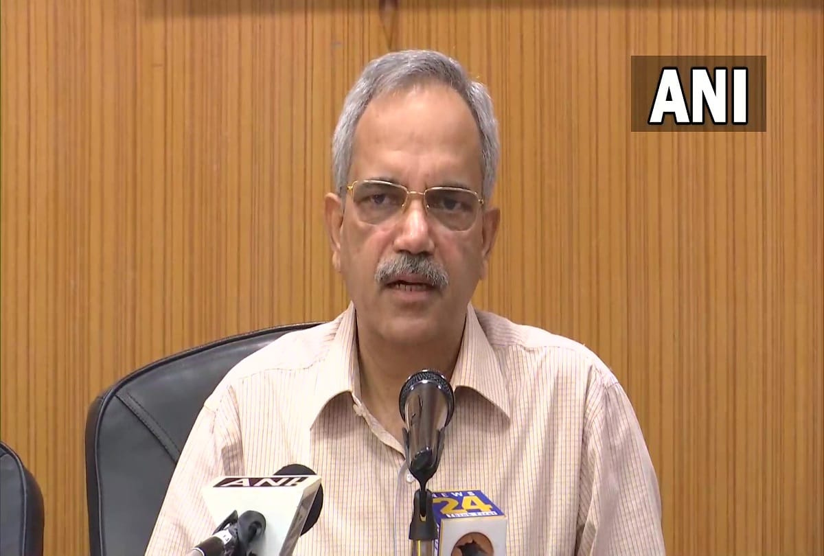 Delhi Chief Electoral Officer said persons who will turn eighteen by January first can added their names to the electoral rolls