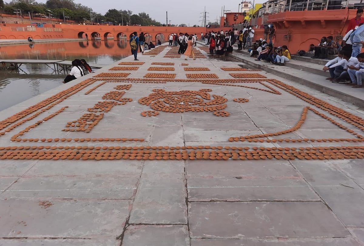Divya Deepotsav in Ramnagari glimpse of Ek Bharat Shreshtha Bharat and Veer Hanuman seen with combination of lamps