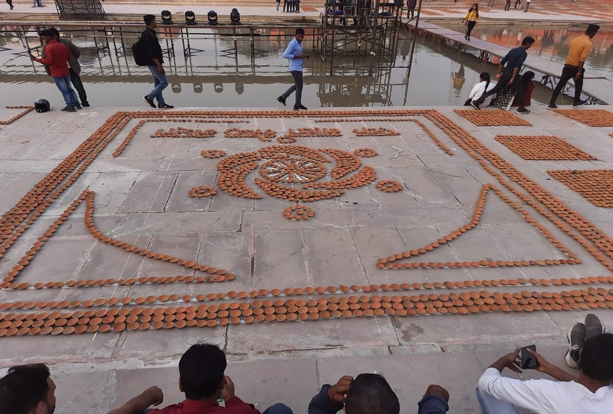 Divya Deepotsav in Ramnagari glimpse of Ek Bharat Shreshtha Bharat and Veer Hanuman seen with combination of lamps