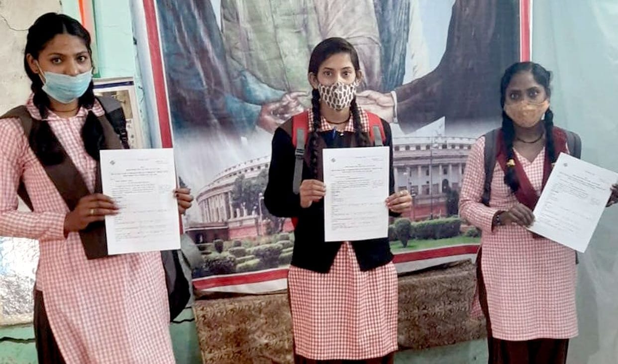 Sakshi first in poster competition