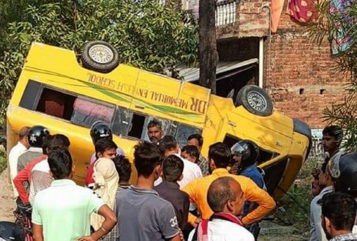 15 children injured when a school bus collied to a tree in Amethi.