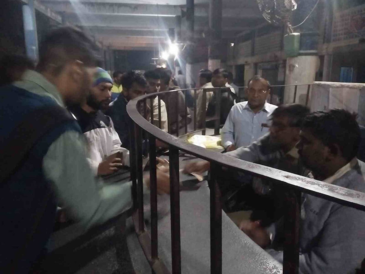 30 special buses run on the second day of male constable exam