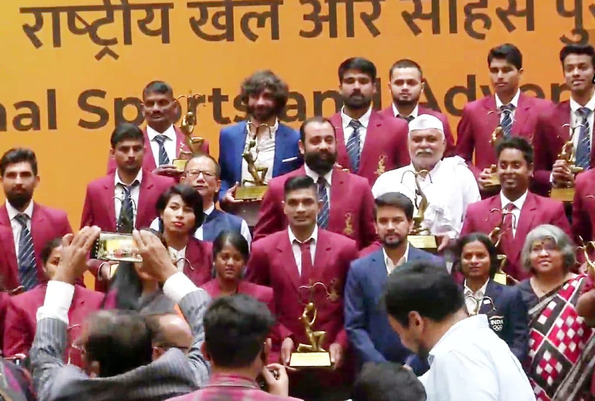 Union Minister of Youth Affairs & Sports Anurag Thakur felicitates the National Sports & Adventure Awardees 2020