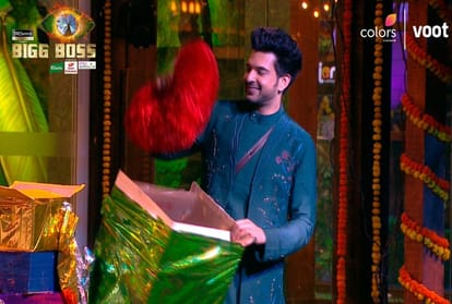 Bigg Boss 15: Karan Kundrra gave heart to Tejashwi in front of everyone got a sandal hit in return