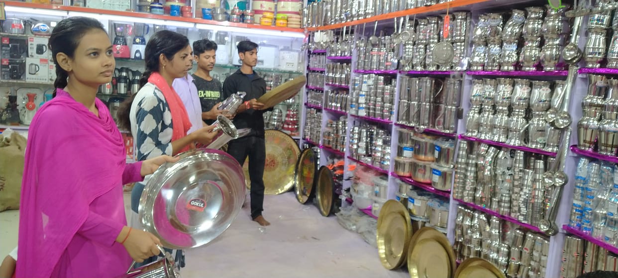 Market decorated in the hope of 'Mangal' from Mars