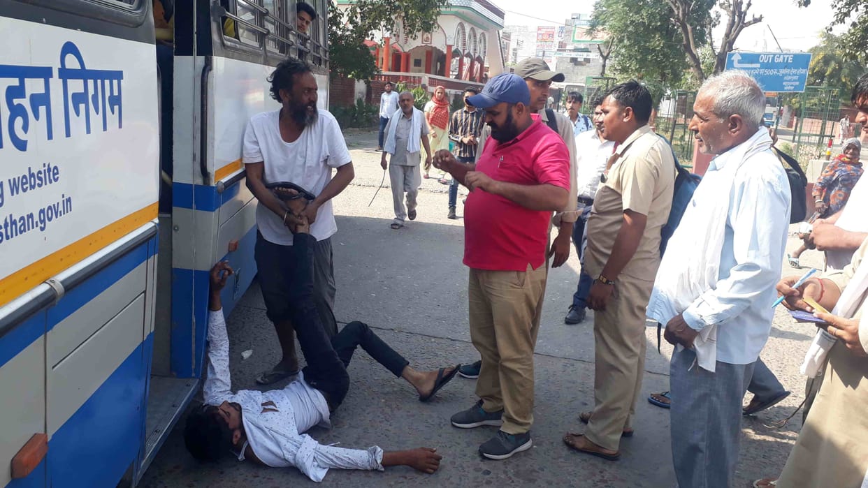 Drunk youth created ruckus in Rajasthan transport bus