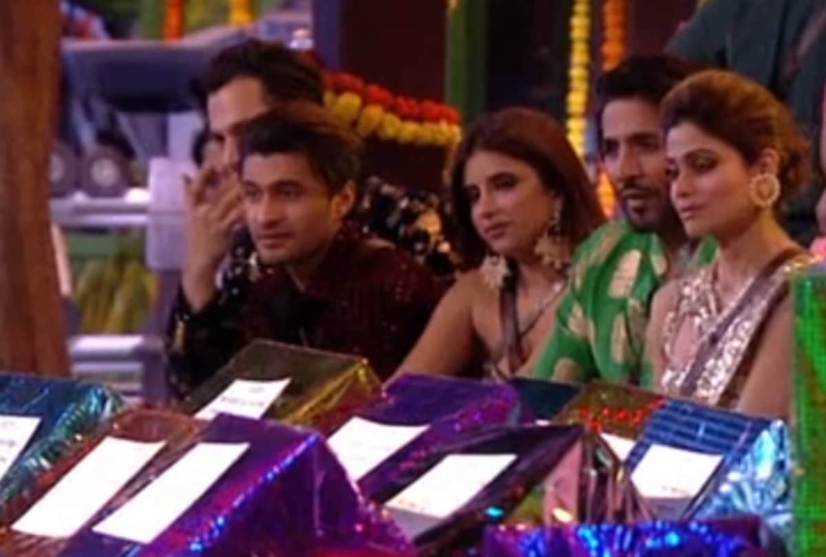 bigg boss 15 pratik sehajpal gifts ieshaan sehgaal a show piece they start fighting in front of rapper badshah