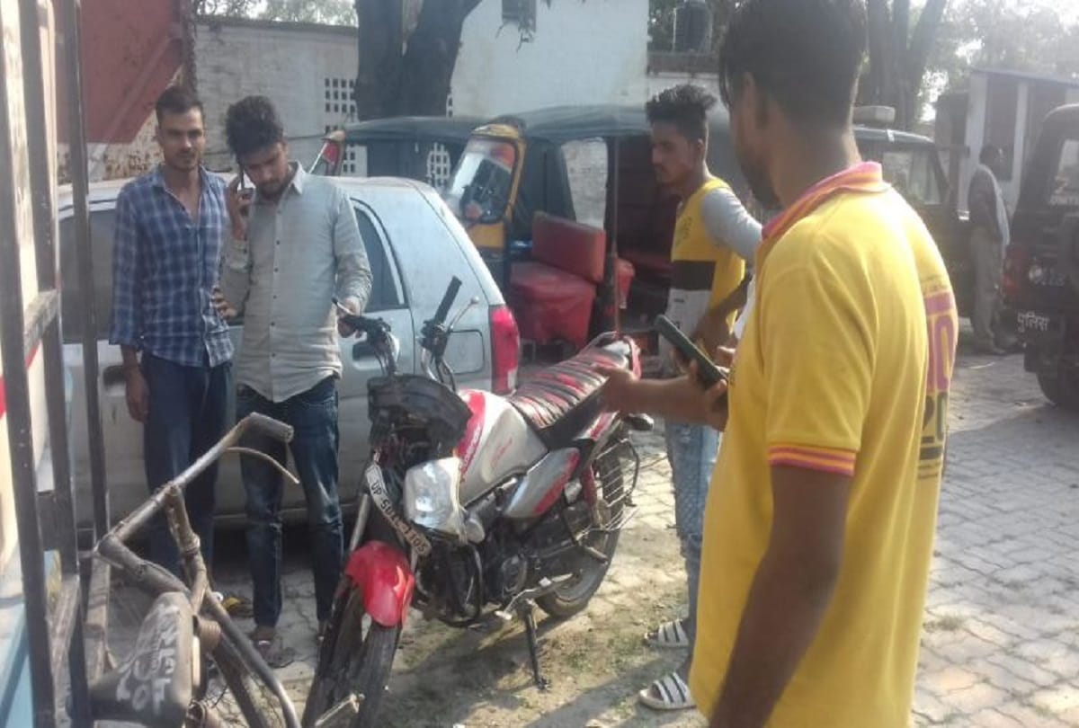 road accident in mau four youth of azamgarh  riding on bike over spedd DCm hit them one person killed