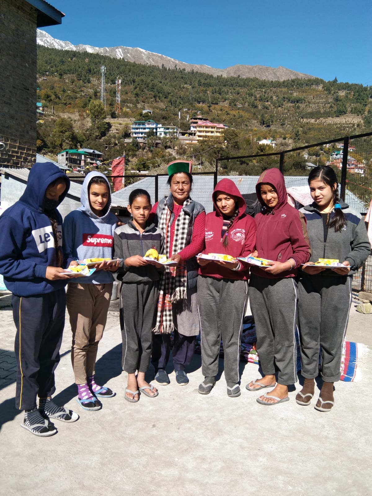 women congress clebreted unity day with child