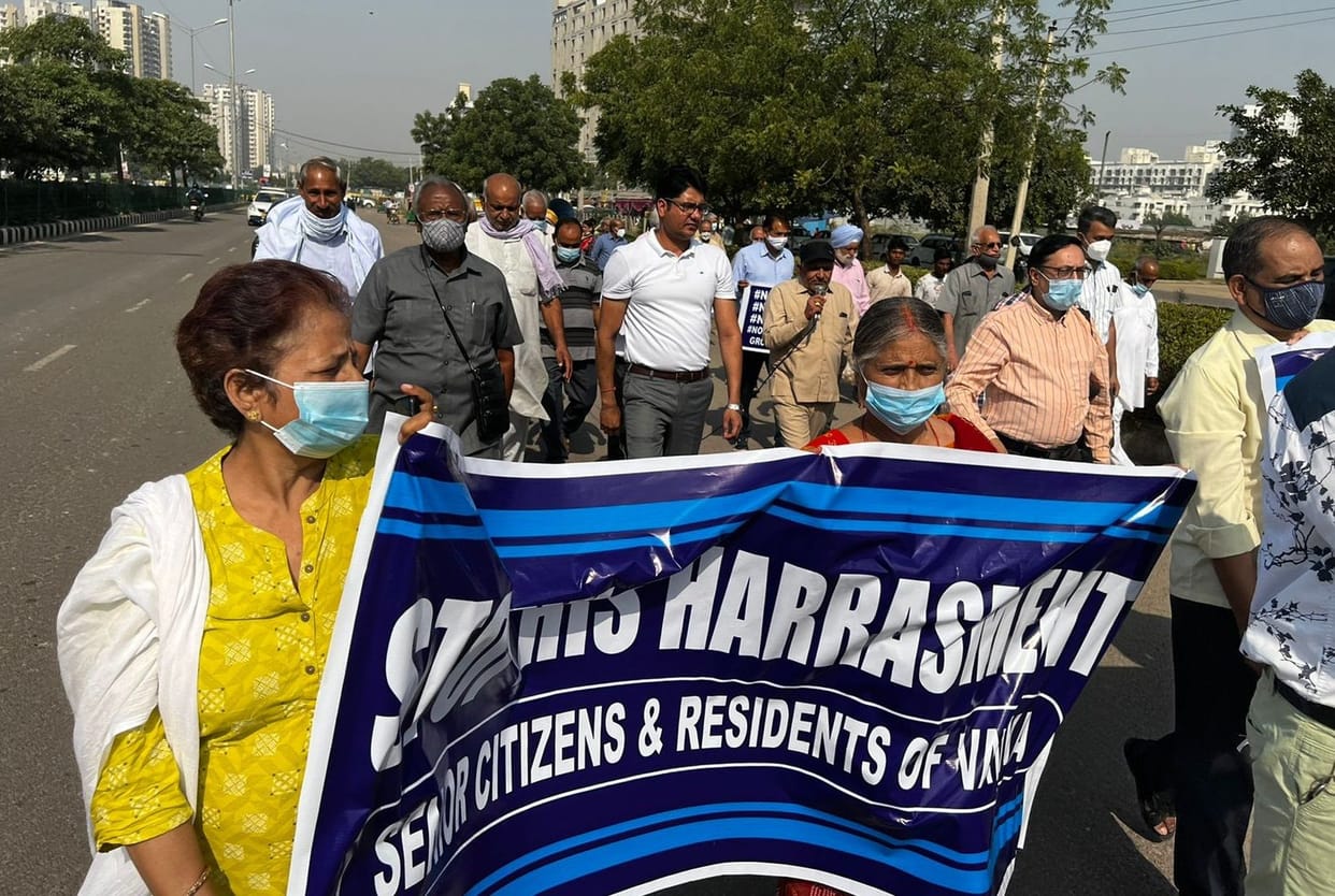 Residents protest against builder in Vatika India Next