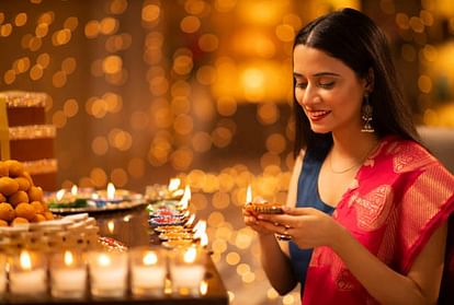 Decorate Temple At Home:दिवाली पर सजाना है घर का मंदिर, अपनाएं ये पांच आसान  तरीके - Diwali Decoration Ideas How To Decorate Temple At Home Mandir  Decoration Ideas - Amar Ujala Hindi