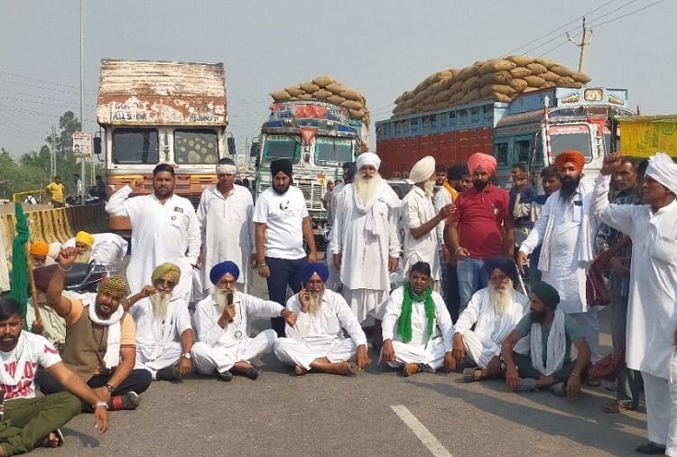 farmers blocked the National Highway Due to non-receipt of DAP in Assandh of Haryana