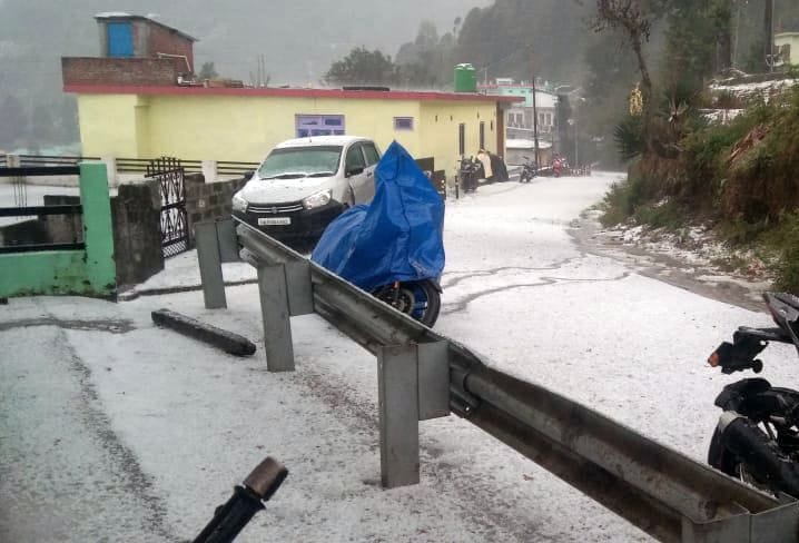 Snowfall in Munsyari