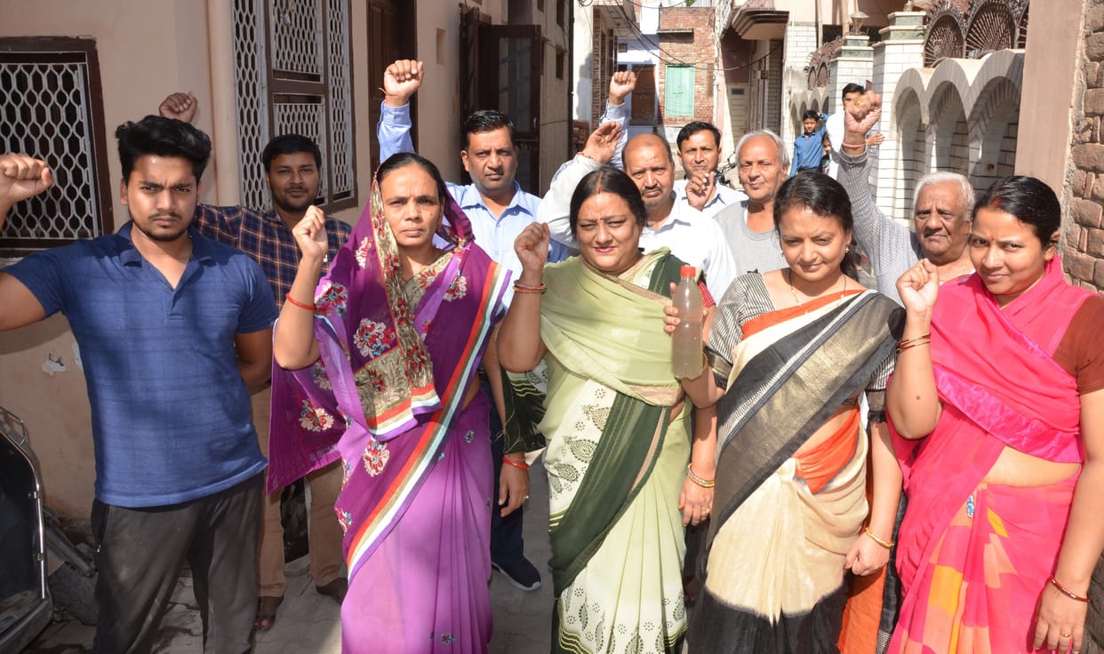 Women demonstrated against poor water supply