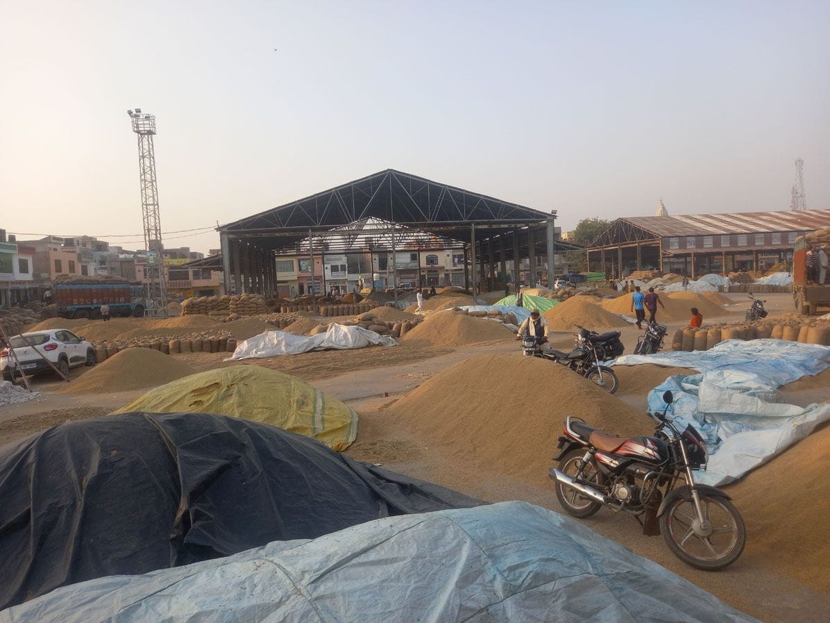 Diwali nears, farmers' night in Mandi