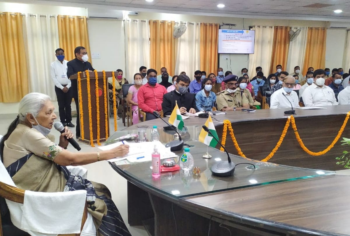 UP Governor Anandiben Patel visited in Maharajganj