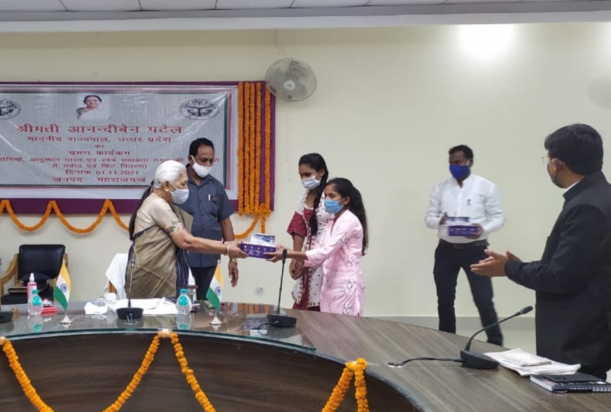 UP Governor Anandiben Patel visited in Maharajganj