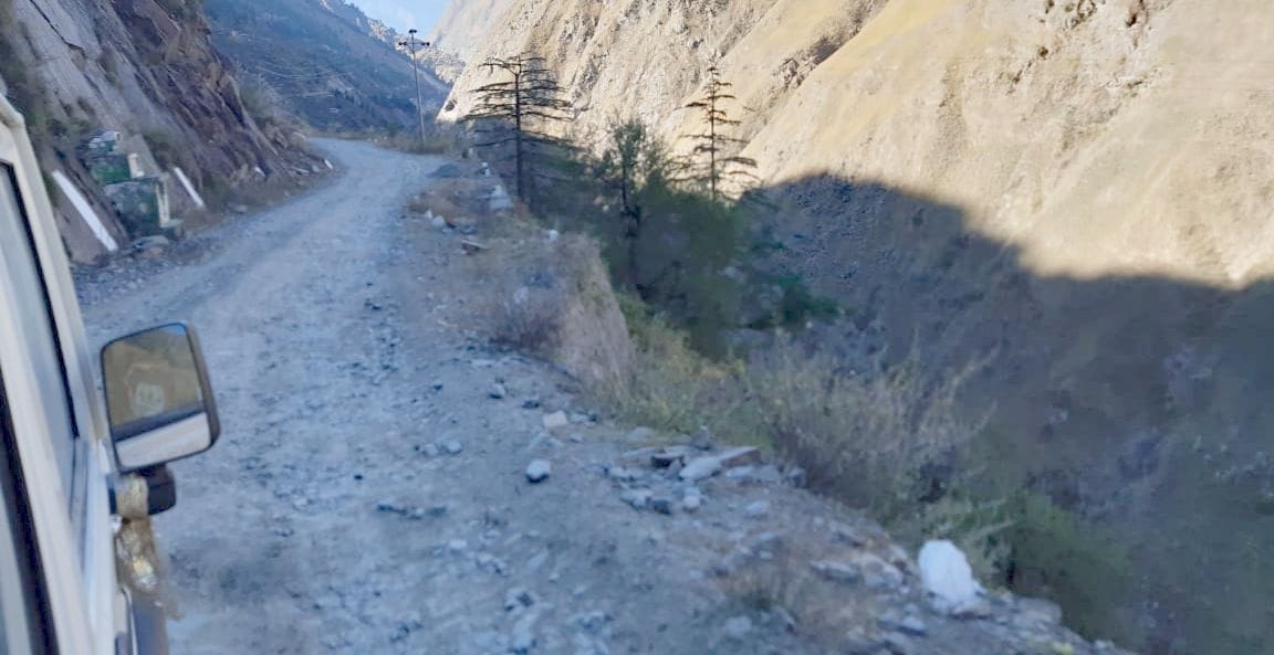 Holi-Nyagra road in bad condition, parapits and crash barriers not installed