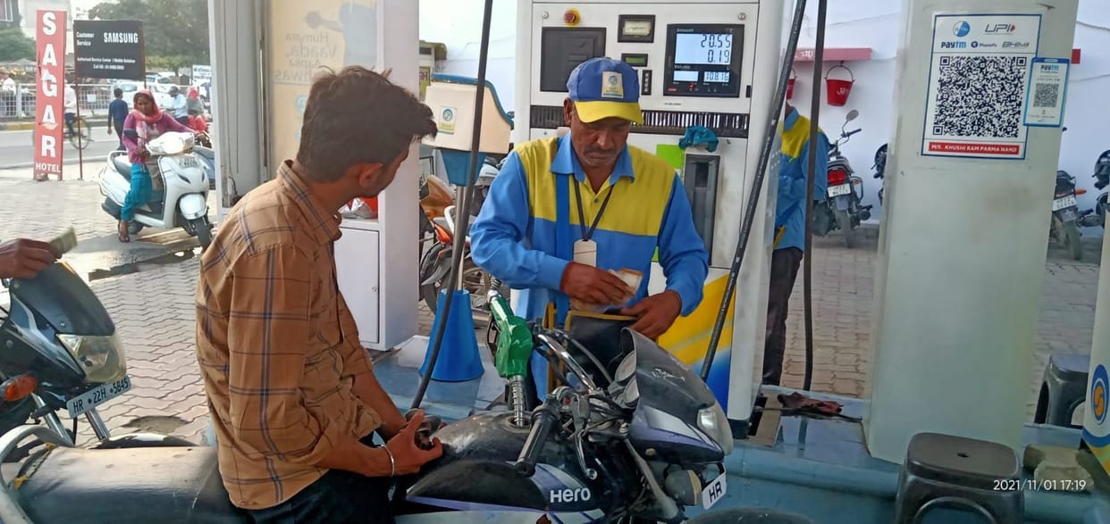 Diesel hits century in Fatehabad, petrol crosses Rs 108