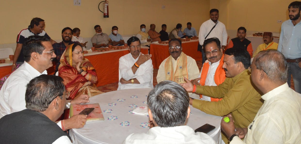 Hathras: Removed public representatives from the meeting