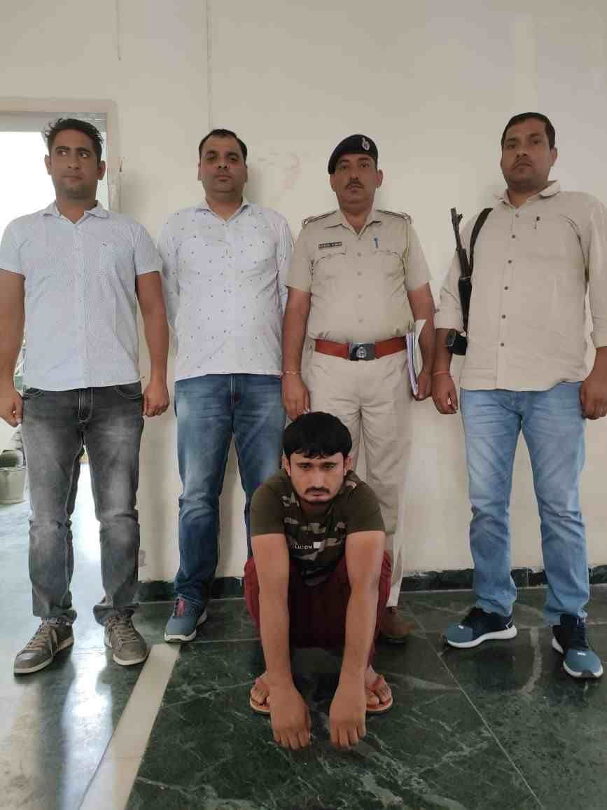 Case of extortion: Ten lakh rupees were taken from home, reached the market and given to the wazir