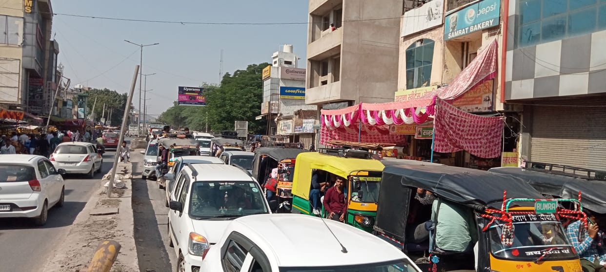 Due to police examination and Diwali market, the situation of jam remained throughout the day.
