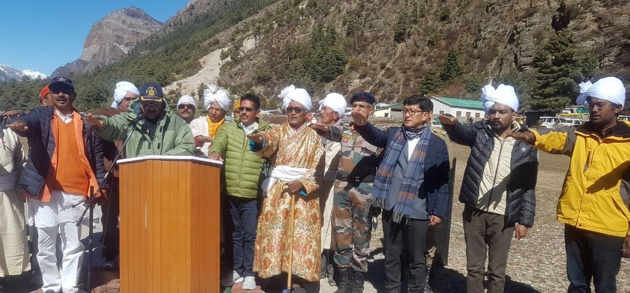 Message of Akhand Bharat from a height of 10 thousand feet