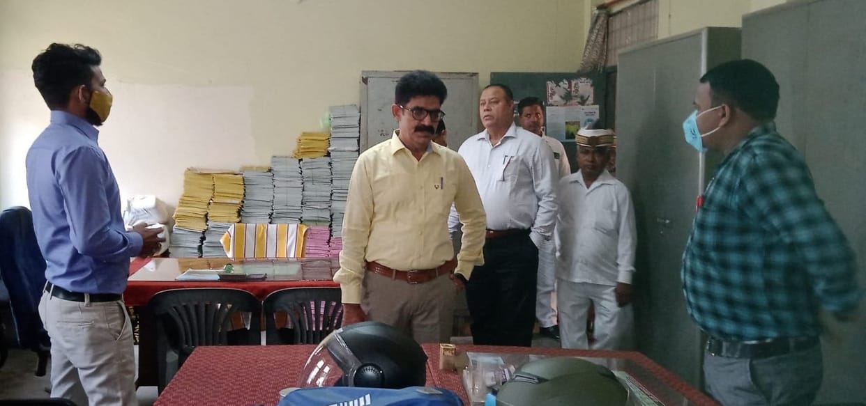 4 officers 15 employes found absent
