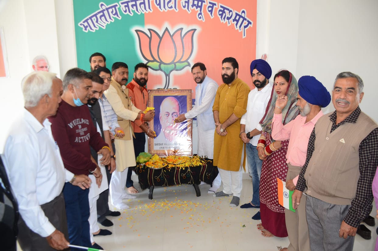 BJP workers celebrated the birth anniversary of Sardar Vallabhbhai Patel