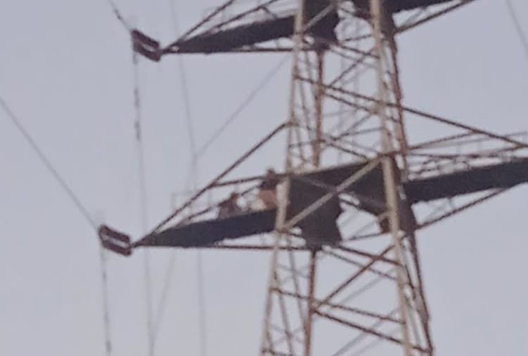 Two Old Man climbed on 100 Foot High tower in Pathankot 