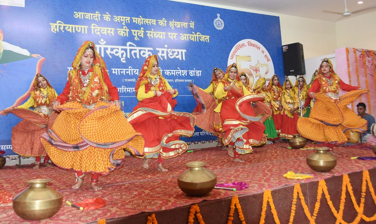 Students danced in cultural program on the eve of Haryana Day