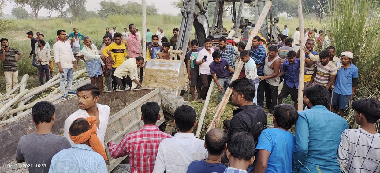 Tractor overturned uncontrollably, shuttering businessman killed, two injured
