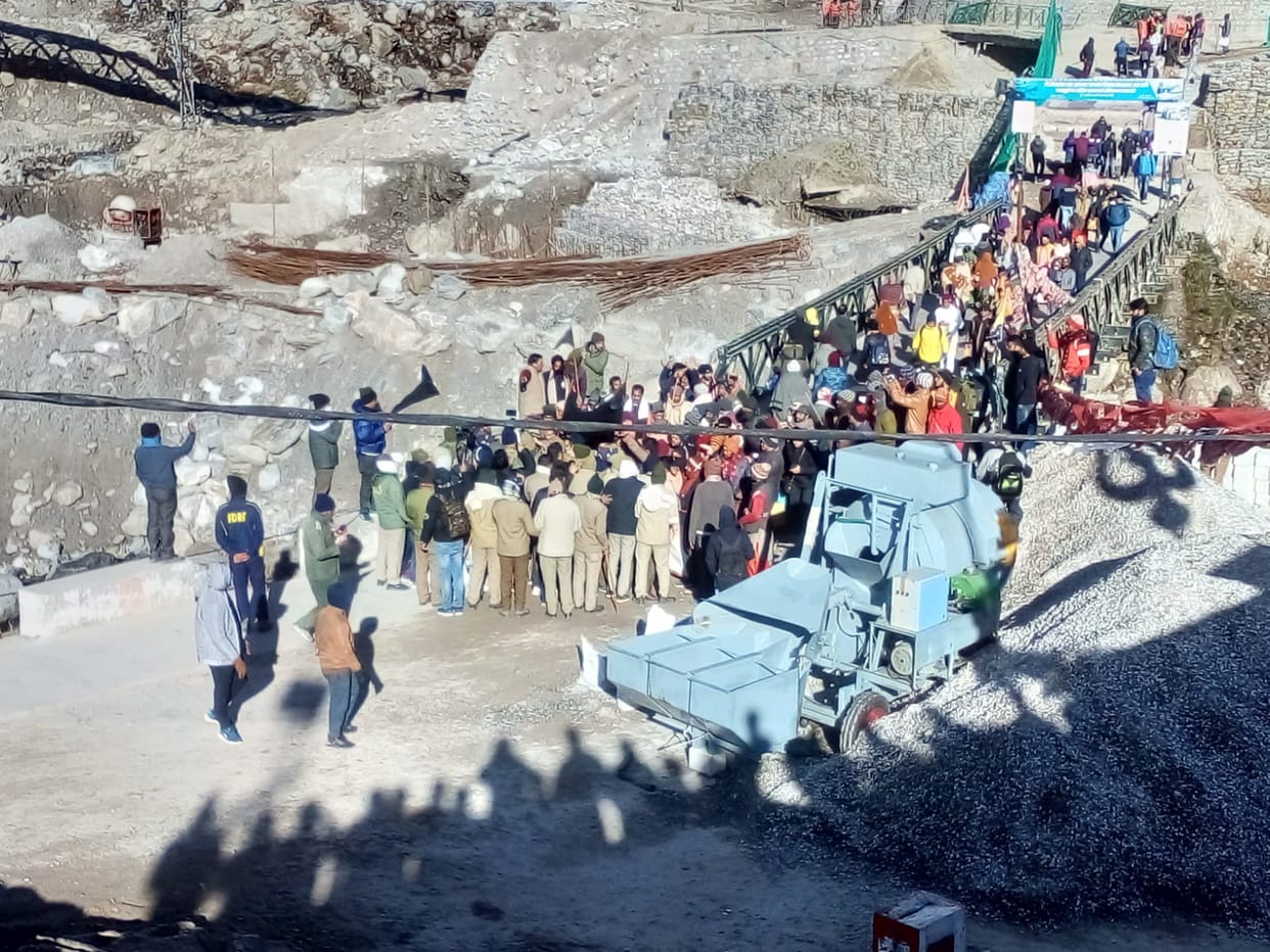 Chardham Devasthanam Board: pilgrimage priests angry, protested against former CM Trivendra in Kedarnath