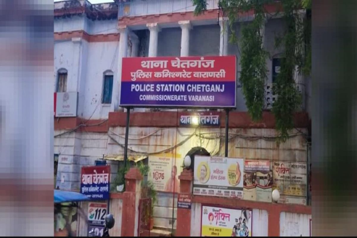 Challenge to Varanasi Police crooks blew two chains and six rings from businessman and loot in front of bank