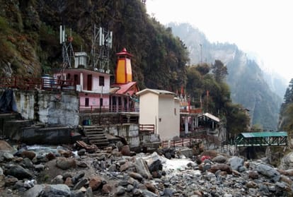 यमुनोत्री के उद्गम व त्रिवेणी की तलहटी में इस तरह जमा है मलबा व बोल्डर