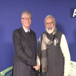 भारत के प्रधानमंत्री नरेंद्र मोदी के साथ बिल गेट्स।