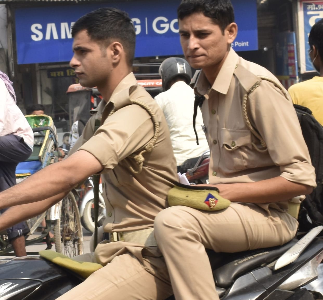 City stuck in jam, only the keepers are breaking the rules