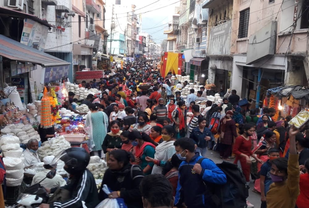 Dhanteras 2021: Huge Crowd for Shopping in Uttarakhand Market Photos