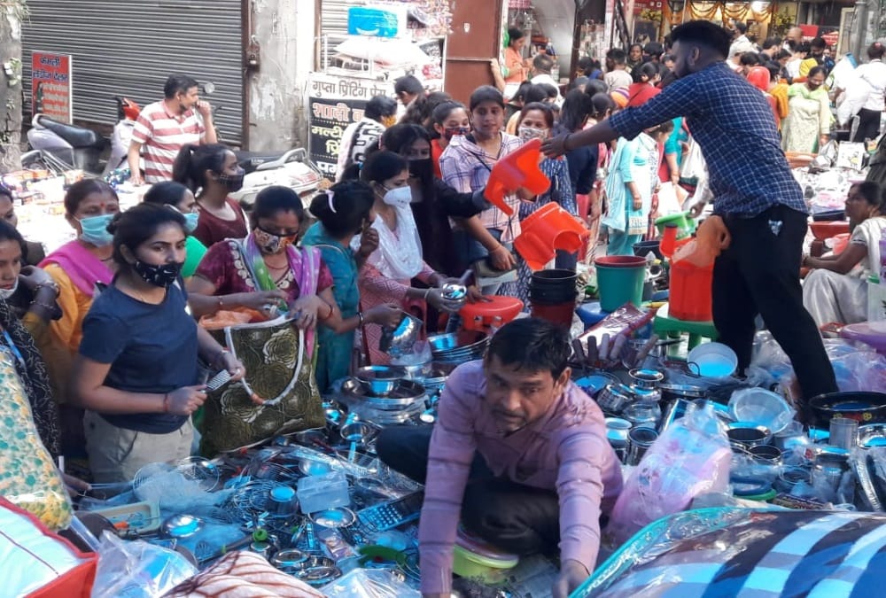 Dhanteras 2021: Huge Crowd for Shopping in Uttarakhand Market Photos