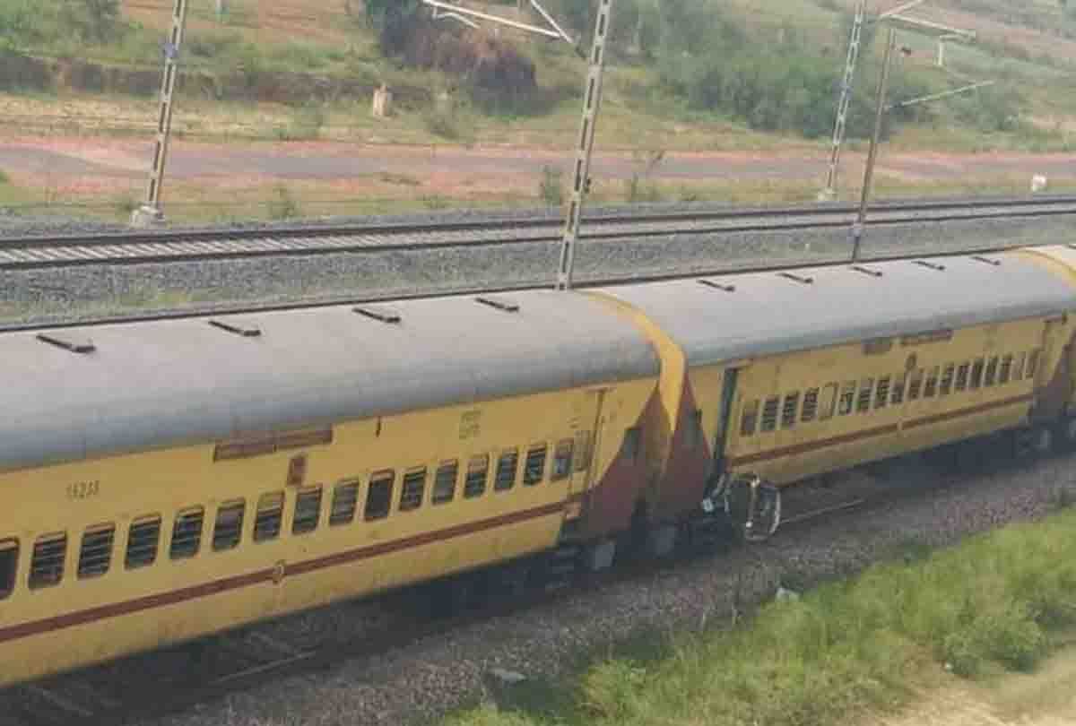Etawah: Smoke rises from three coaches of Kalka, track affected for half an hour