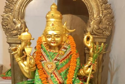 Dhanteras 2021 Maa Annapurna Darshan   in kashi Long queues of devotees to get  glimpse goddess of food and wealth