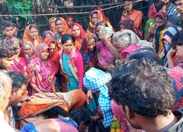 Woman died by being buried under the mound and youth injured in sonbhadra