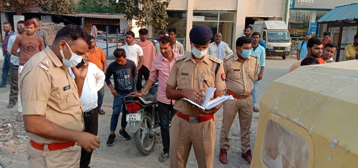 Driver's body found in an auto parked on the side of the road
