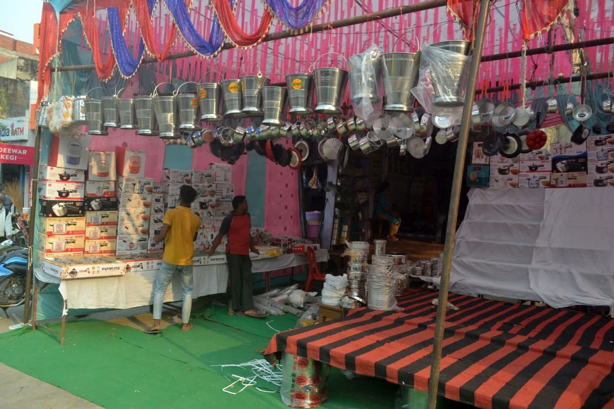 Market buzzing on Dhanteras, people rejoice
