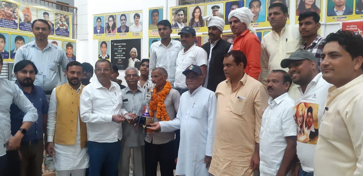 Satbir of Purkhas won 5100 rupees by drinking 5 liters of milk